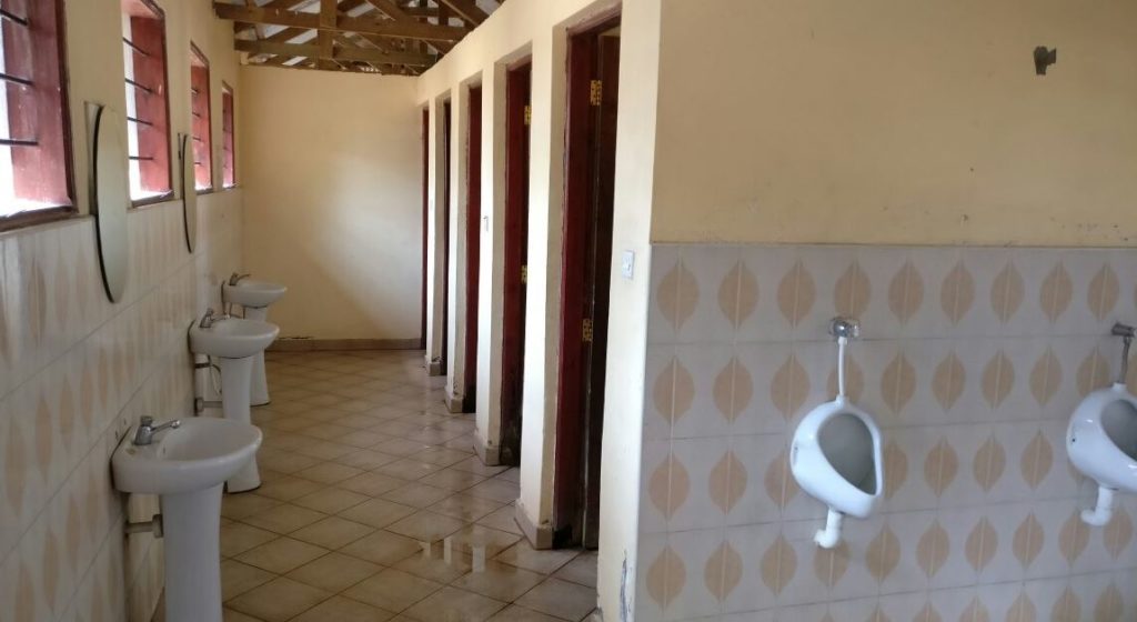 Seronera Nyani Campsite umývárny a záchody.