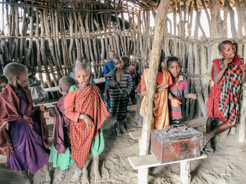 Děti v masajské "školce"